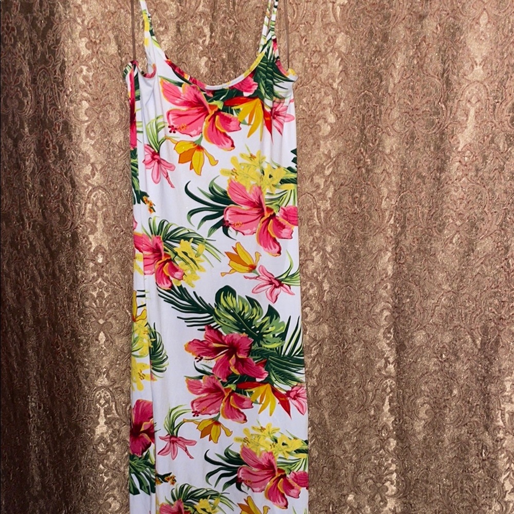 Absolutely ❤️ it!!  Vibrant Floral Dress.  Size Medium.